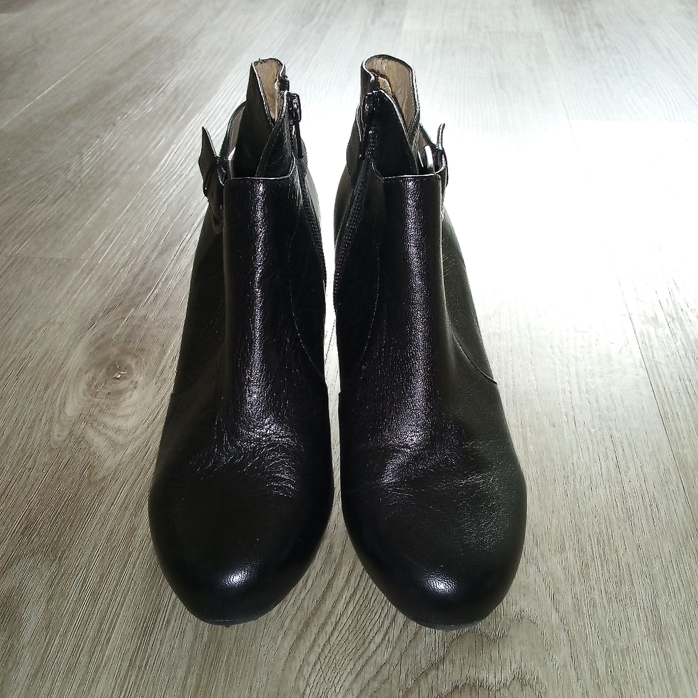 Women's Easy Spirit Black Leather Ankle Boots Size 6